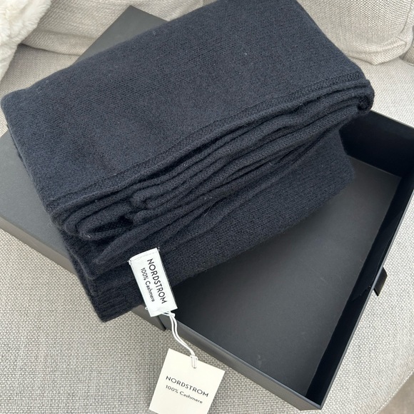 Nordstrom NWT & Box Cashmere Scarf - Picture 4 of 5